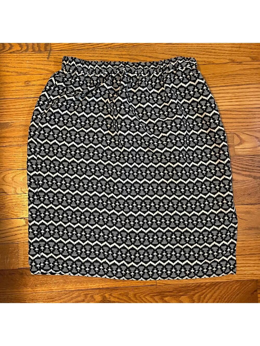 Loft Navy & White skirt sz xs